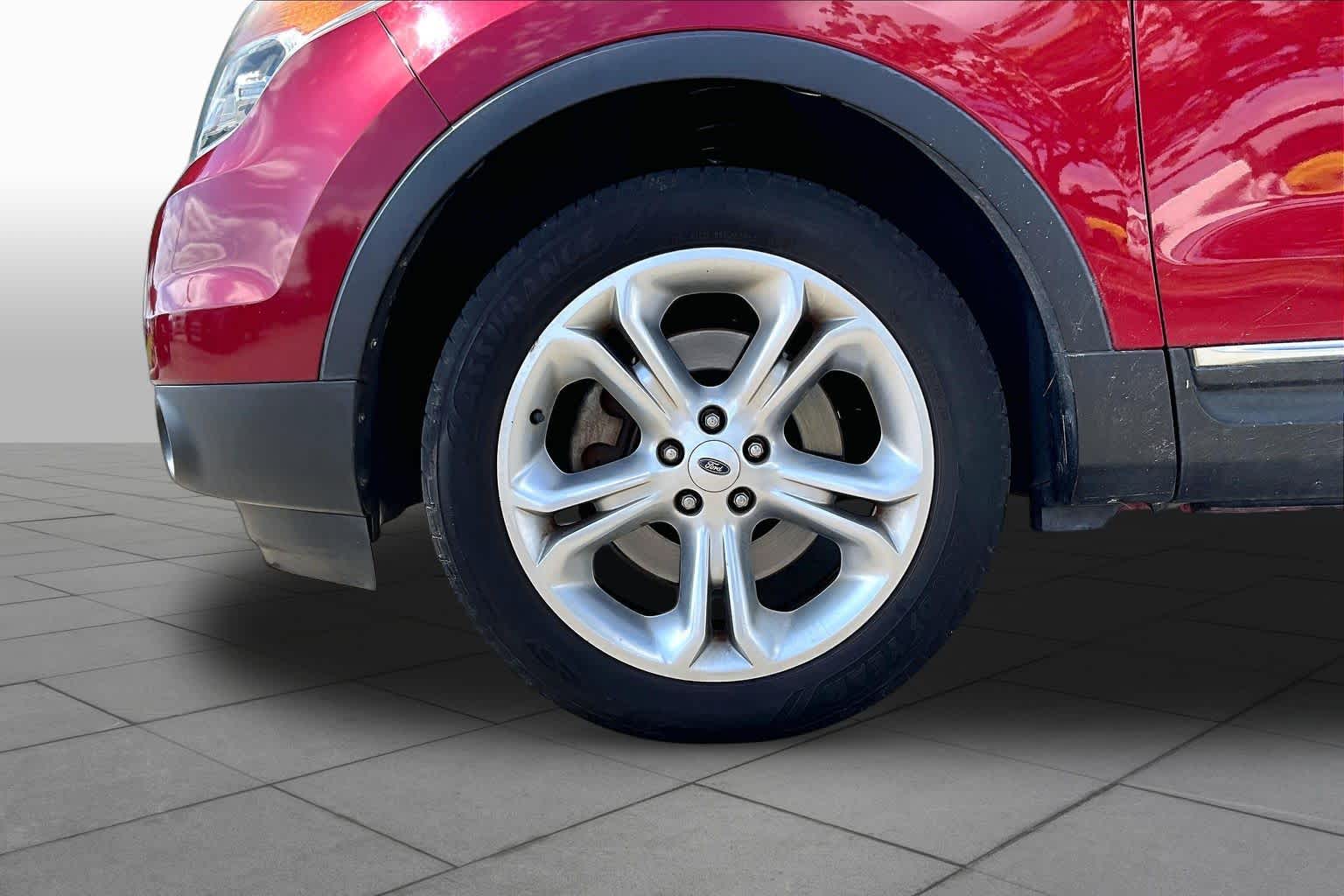 2015 Ford Explorer photo 10 of 35