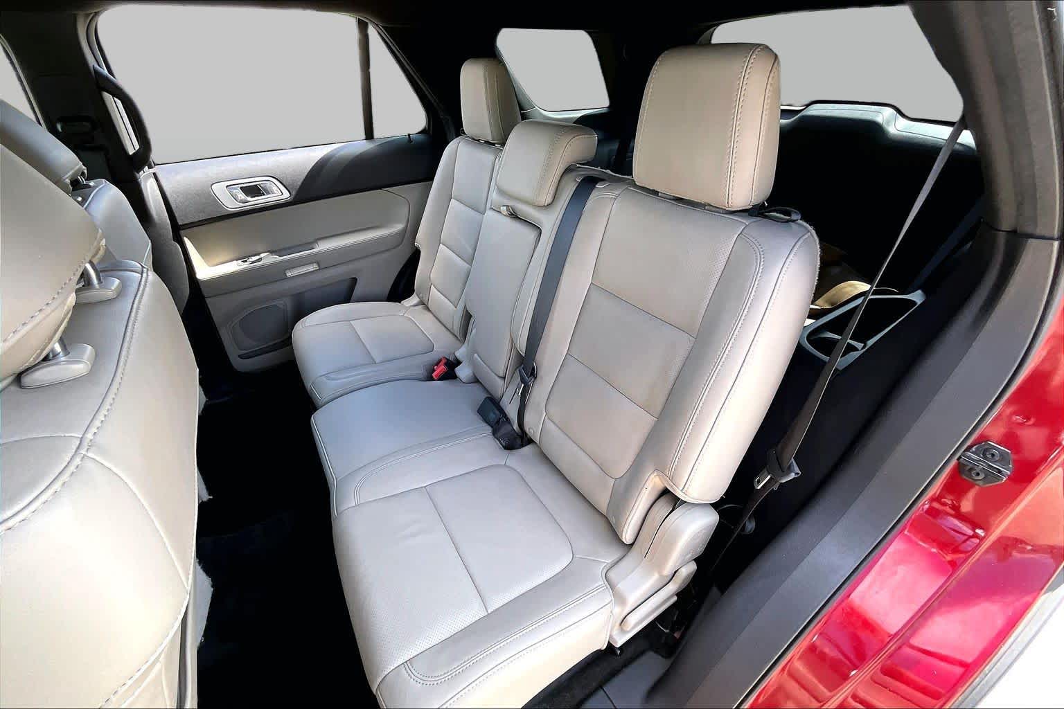 2015 Ford Explorer photo 19 of 35