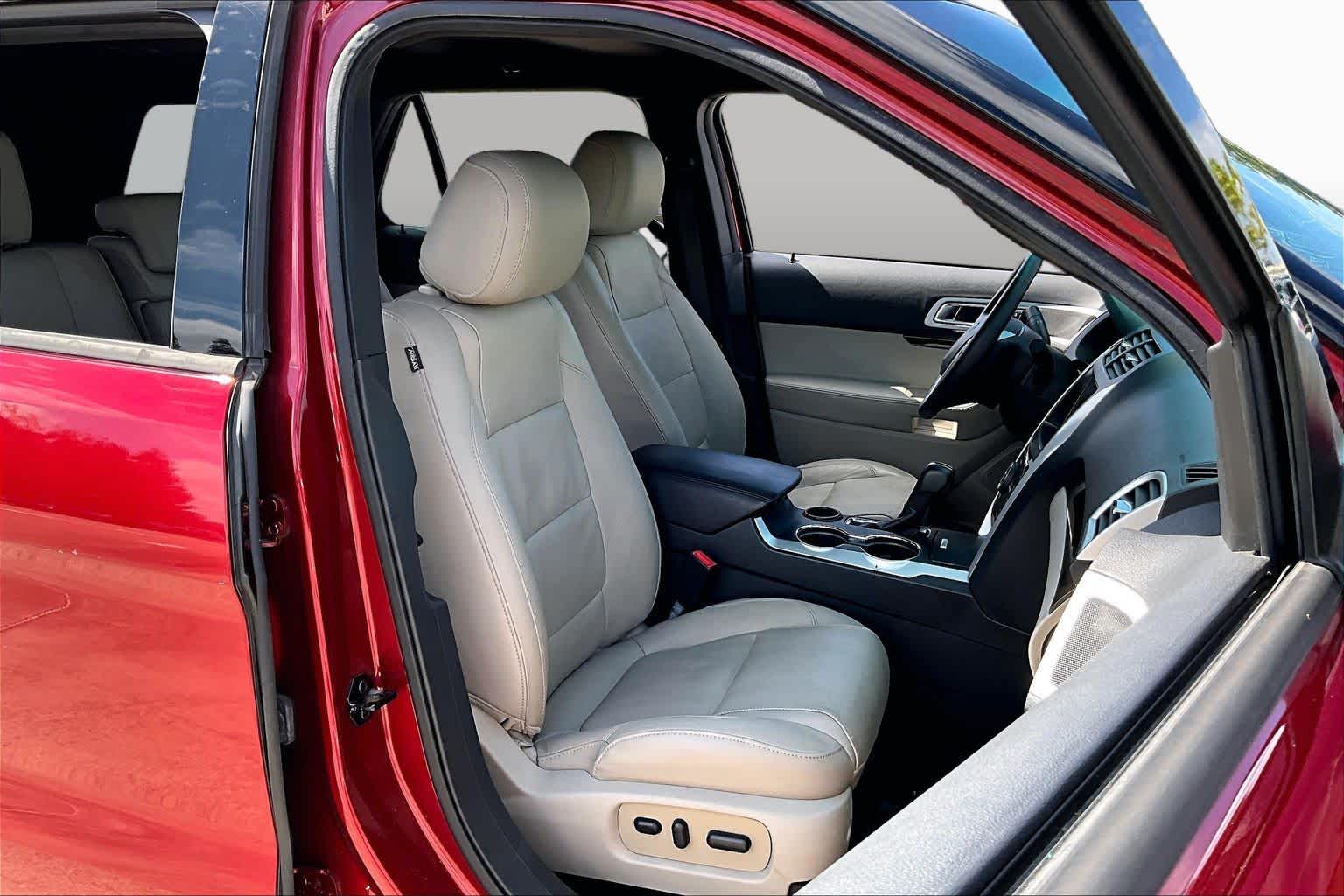 2015 Ford Explorer photo 8 of 35