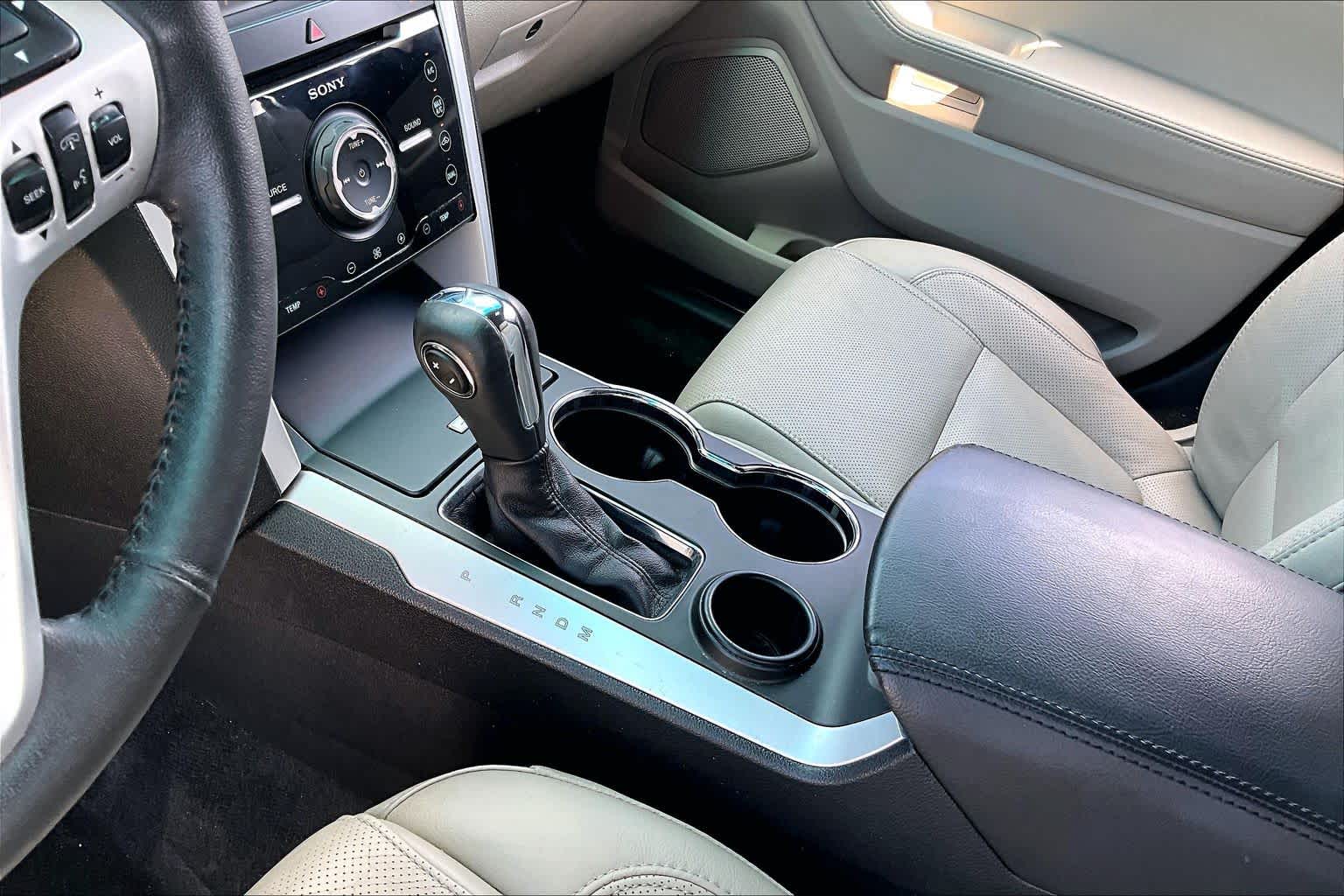 2015 Ford Explorer photo 15 of 35