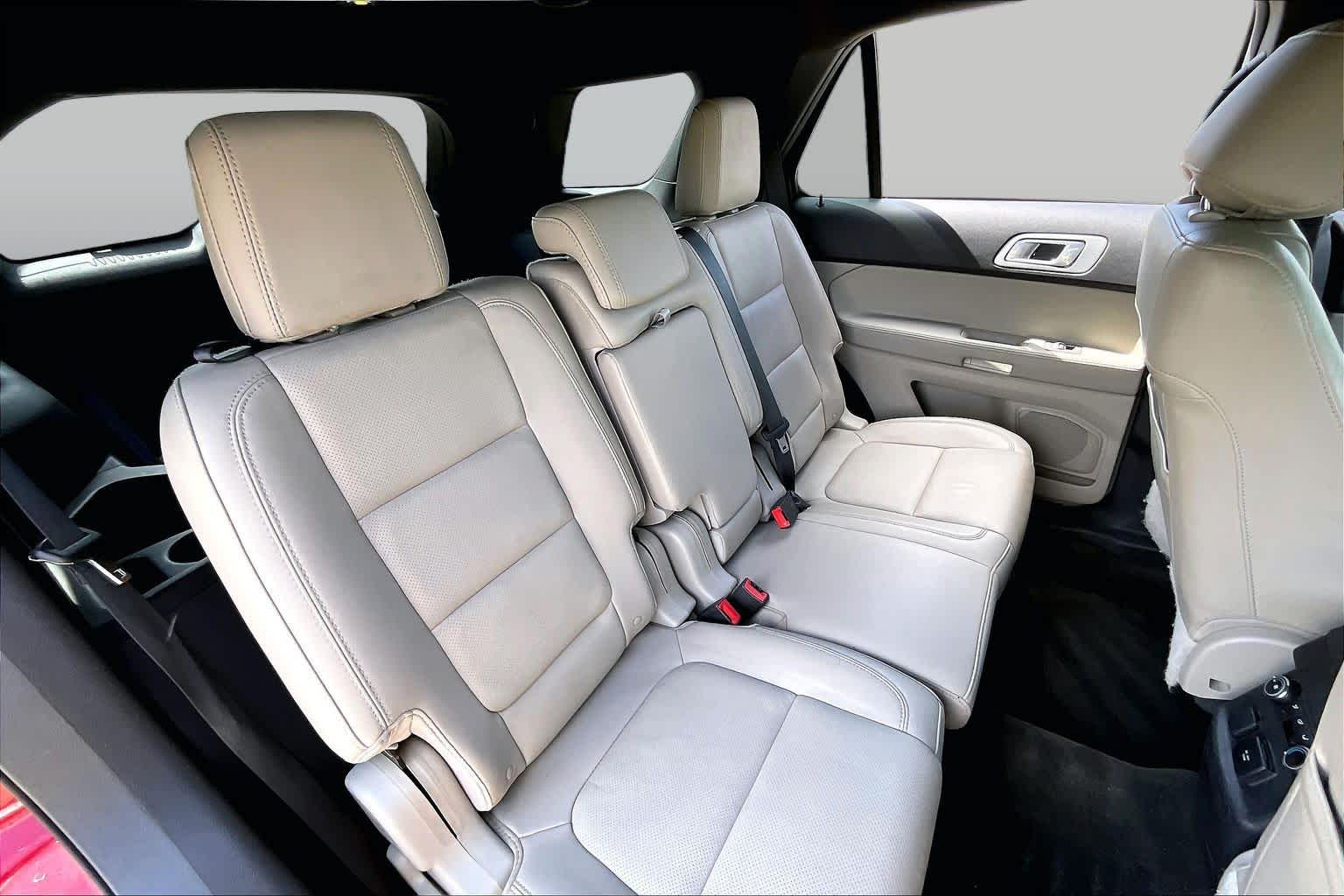 2015 Ford Explorer photo 18 of 35