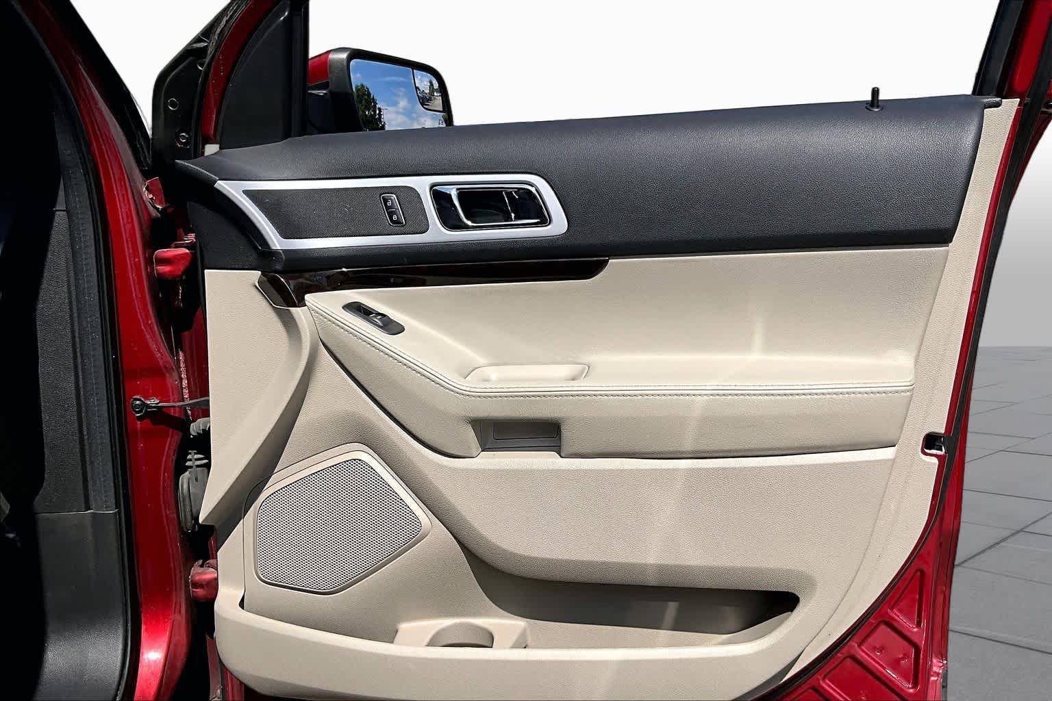 2015 Ford Explorer photo 21 of 35