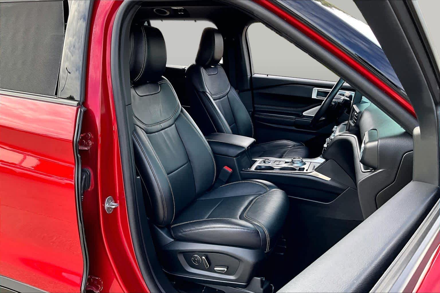 2020 Ford Explorer photo 8 of 34