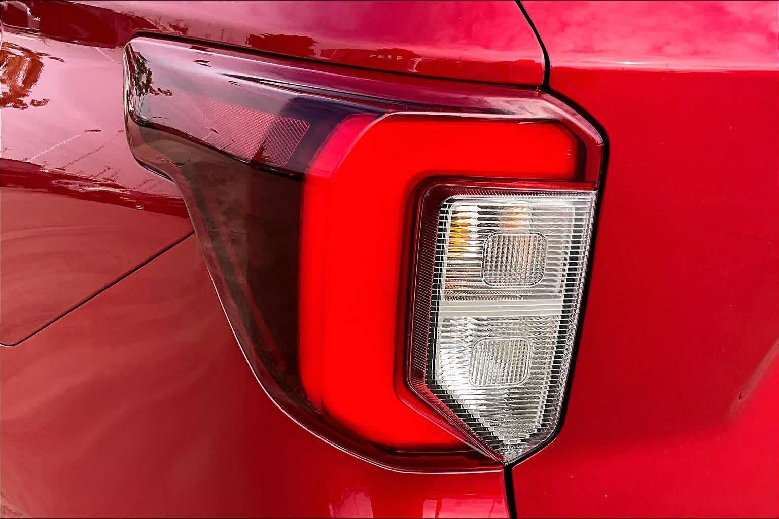 2020 Ford Explorer photo 26 of 34