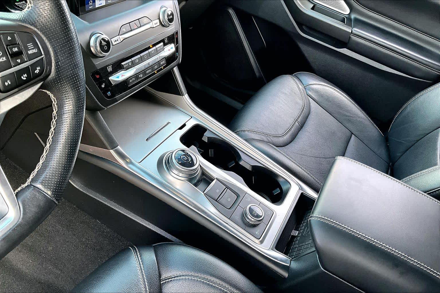 2020 Ford Explorer photo 15 of 34