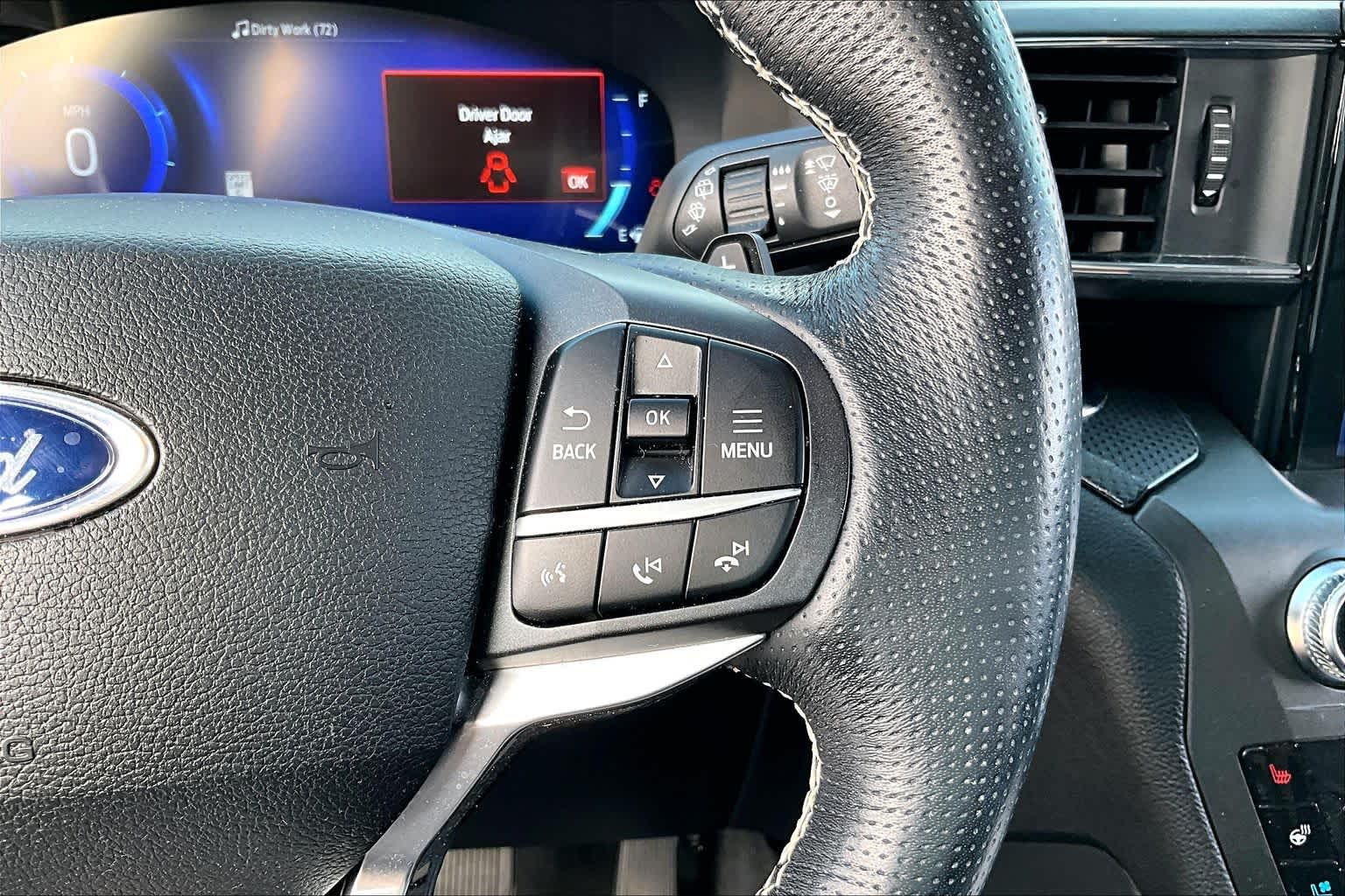 2020 Ford Explorer photo 23 of 34