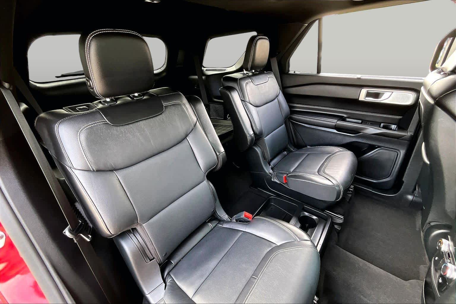 2020 Ford Explorer photo 18 of 34