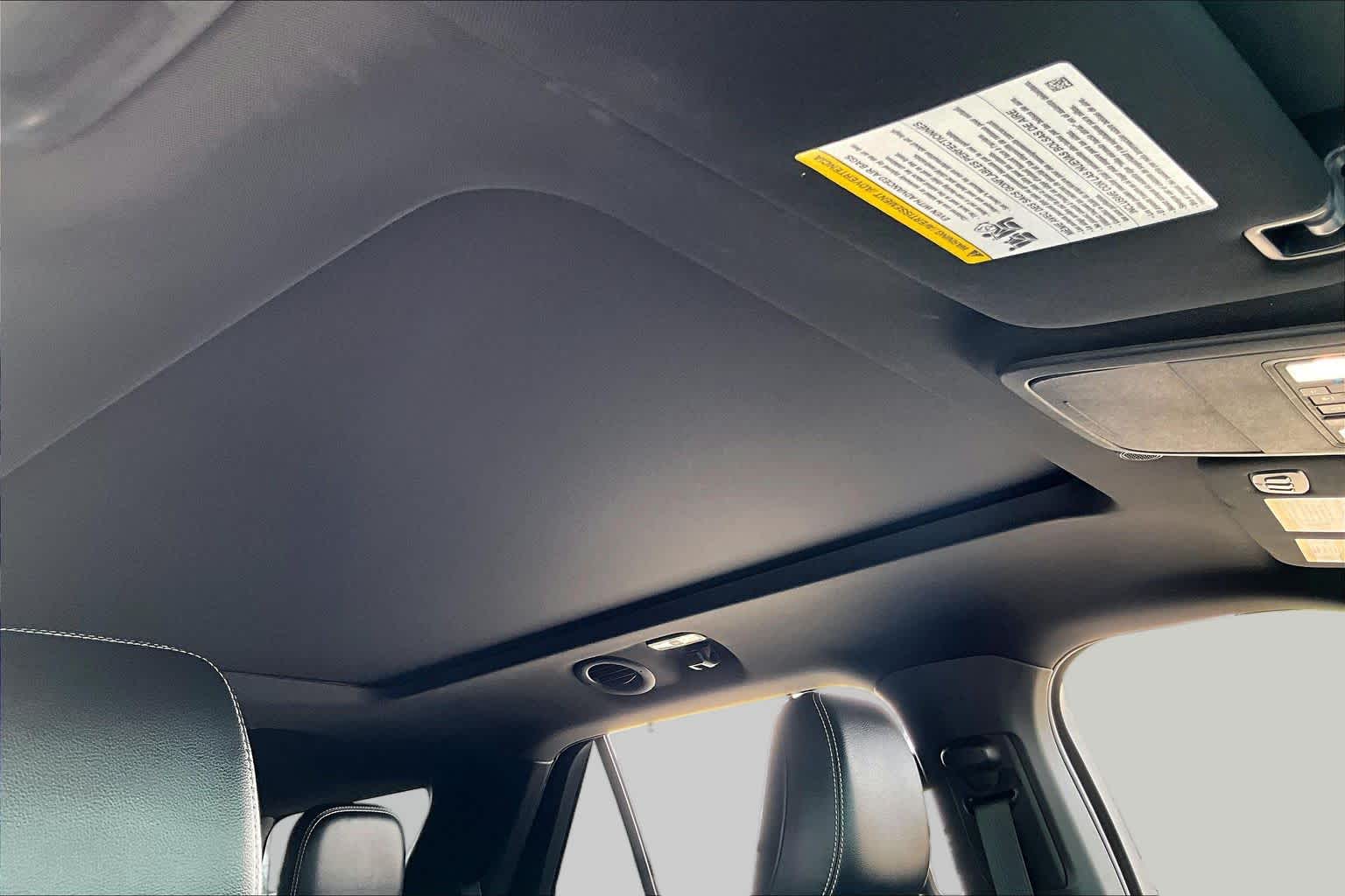 2020 Ford Explorer photo 13 of 34