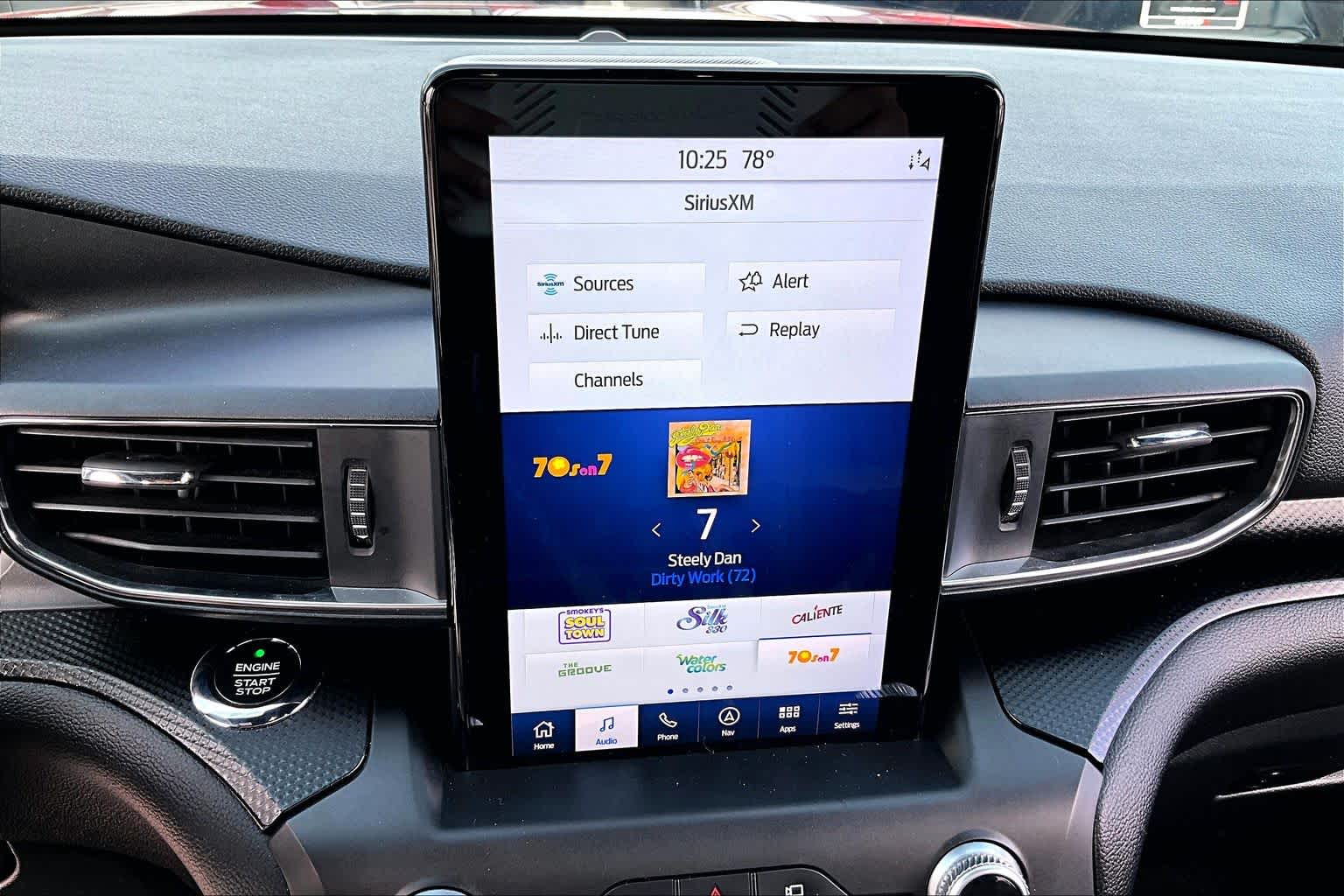 2020 Ford Explorer photo 31 of 34
