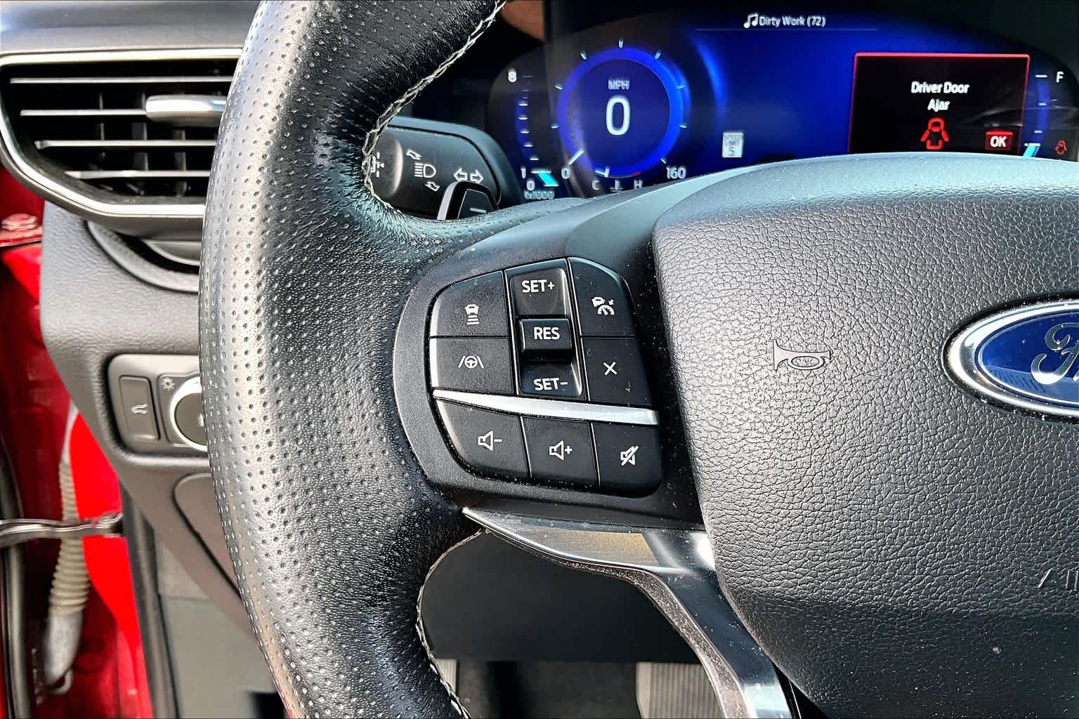 2020 Ford Explorer photo 22 of 34