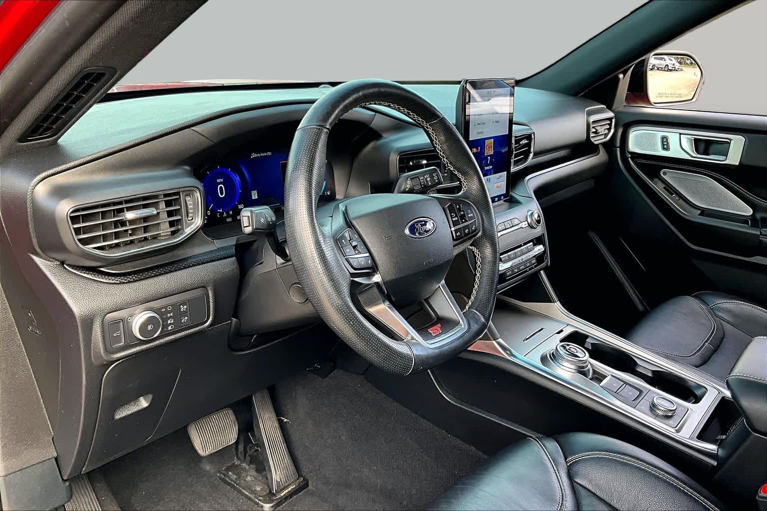 2020 Ford Explorer photo 16 of 34