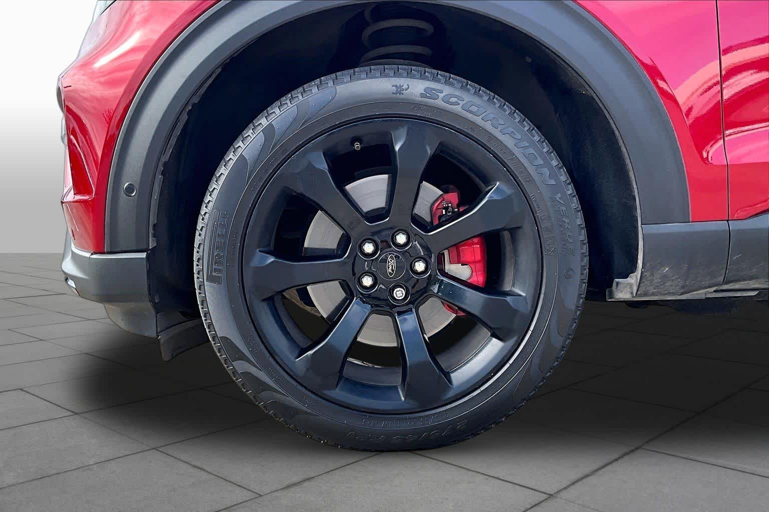 2020 Ford Explorer photo 10 of 34