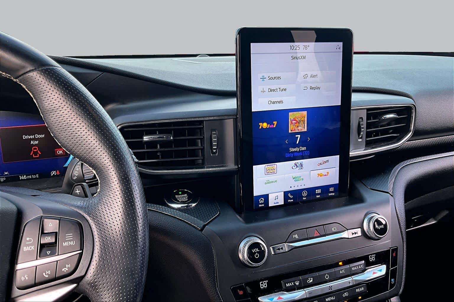 2020 Ford Explorer photo 6 of 34