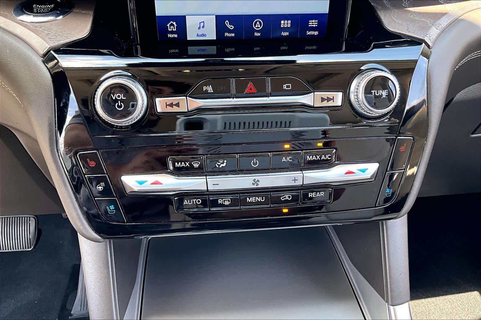 2023 Ford Explorer Platinum Star White Metallic Tri-Coat at Group 1 GMC Buick South