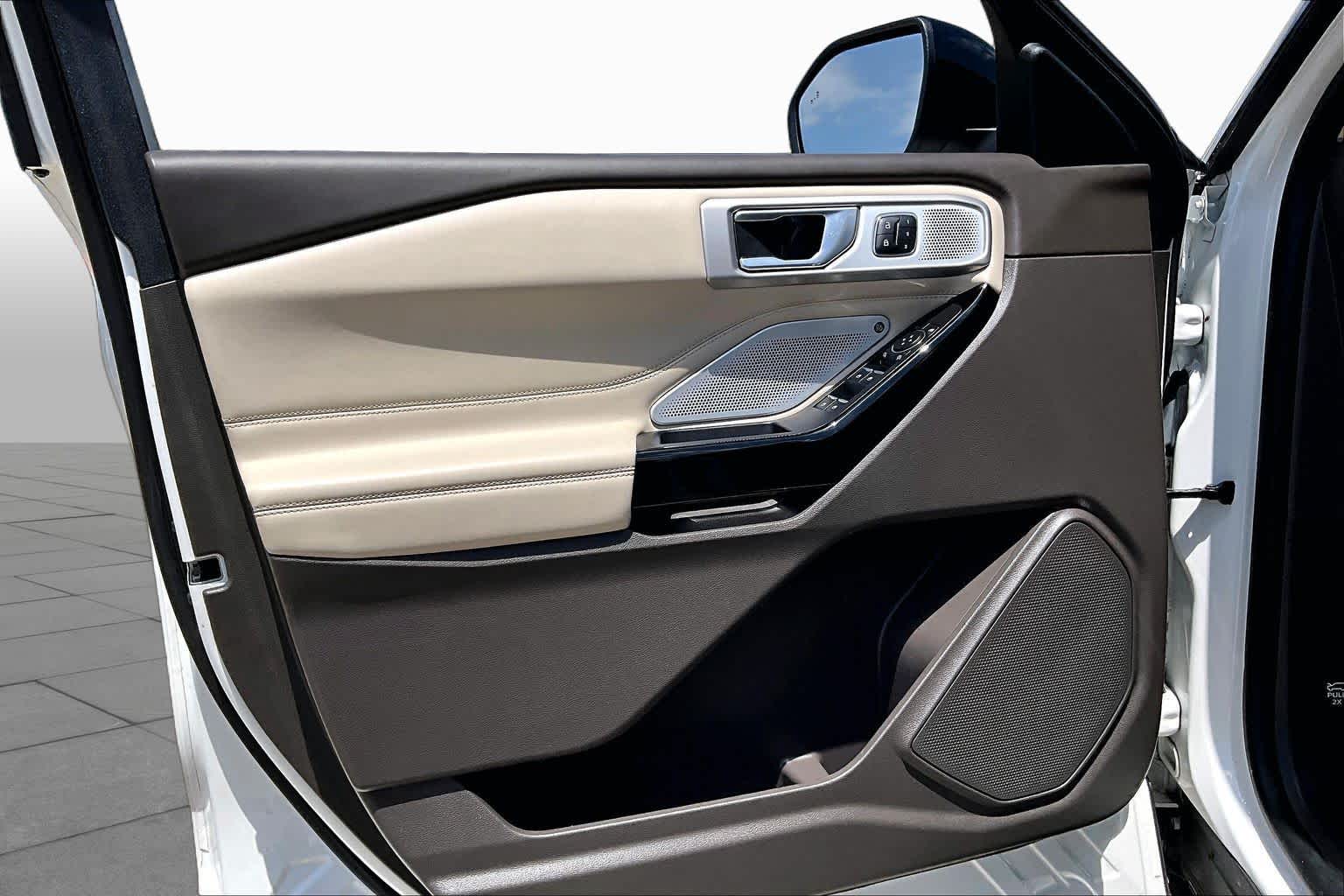 2023 Ford Explorer Platinum Star White Metallic Tri-Coat at Group 1 GMC Buick South