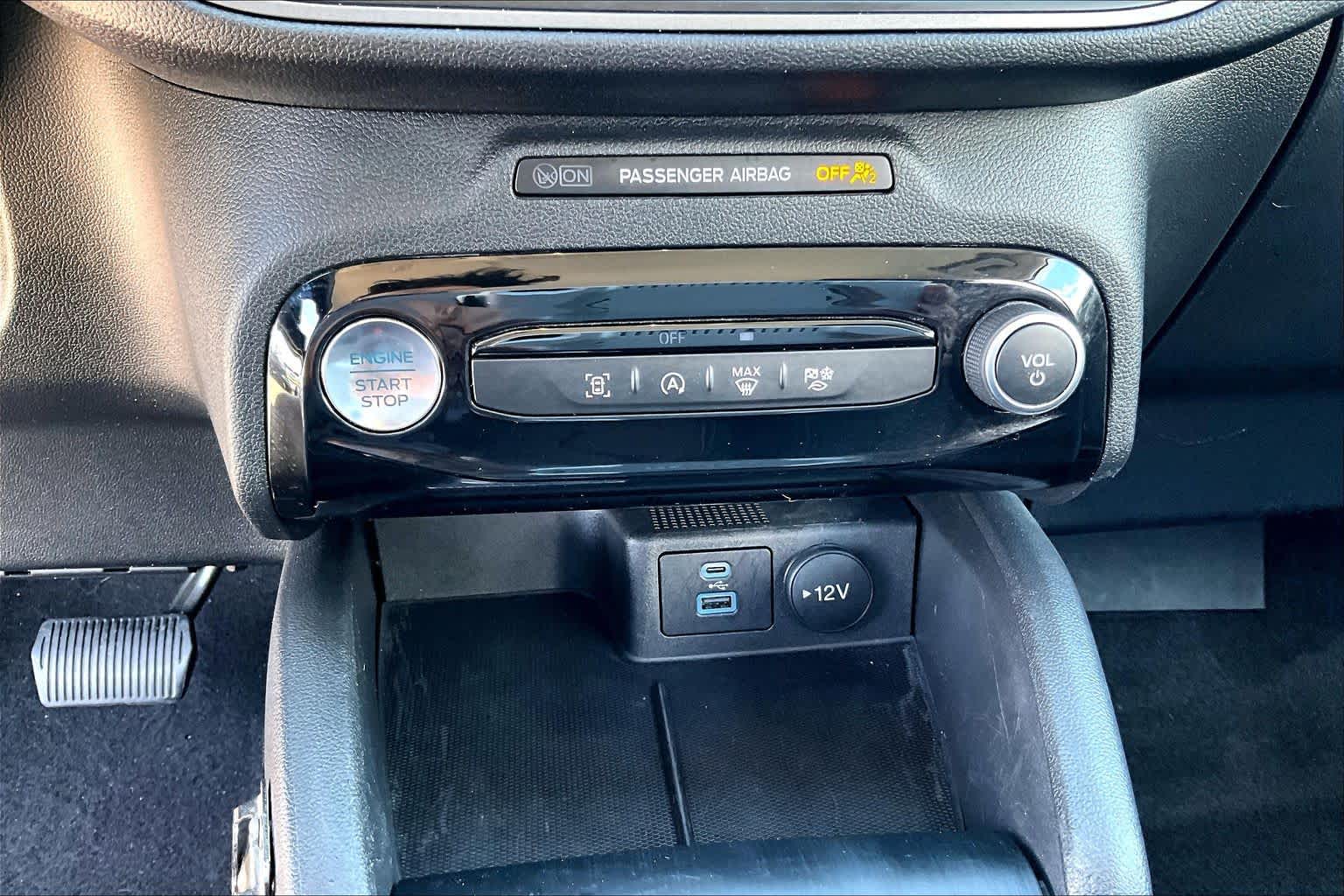 2023 Ford Escape Active Oxford White at Beck & Masten Kia