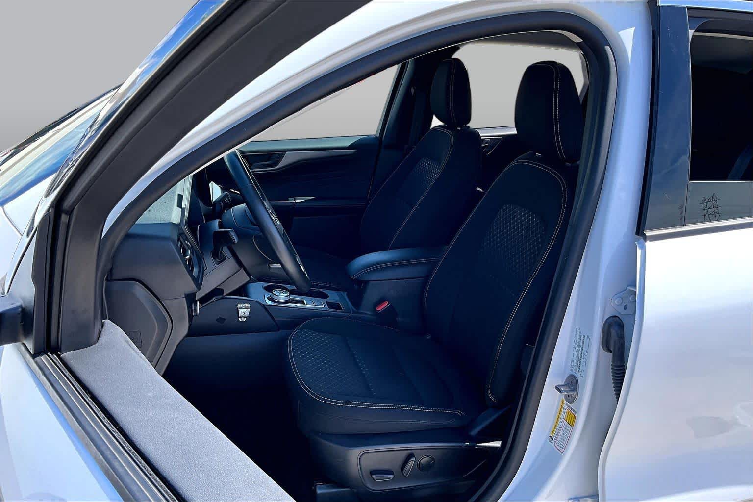 2023 Ford Escape Active Oxford White at Beck & Masten Kia