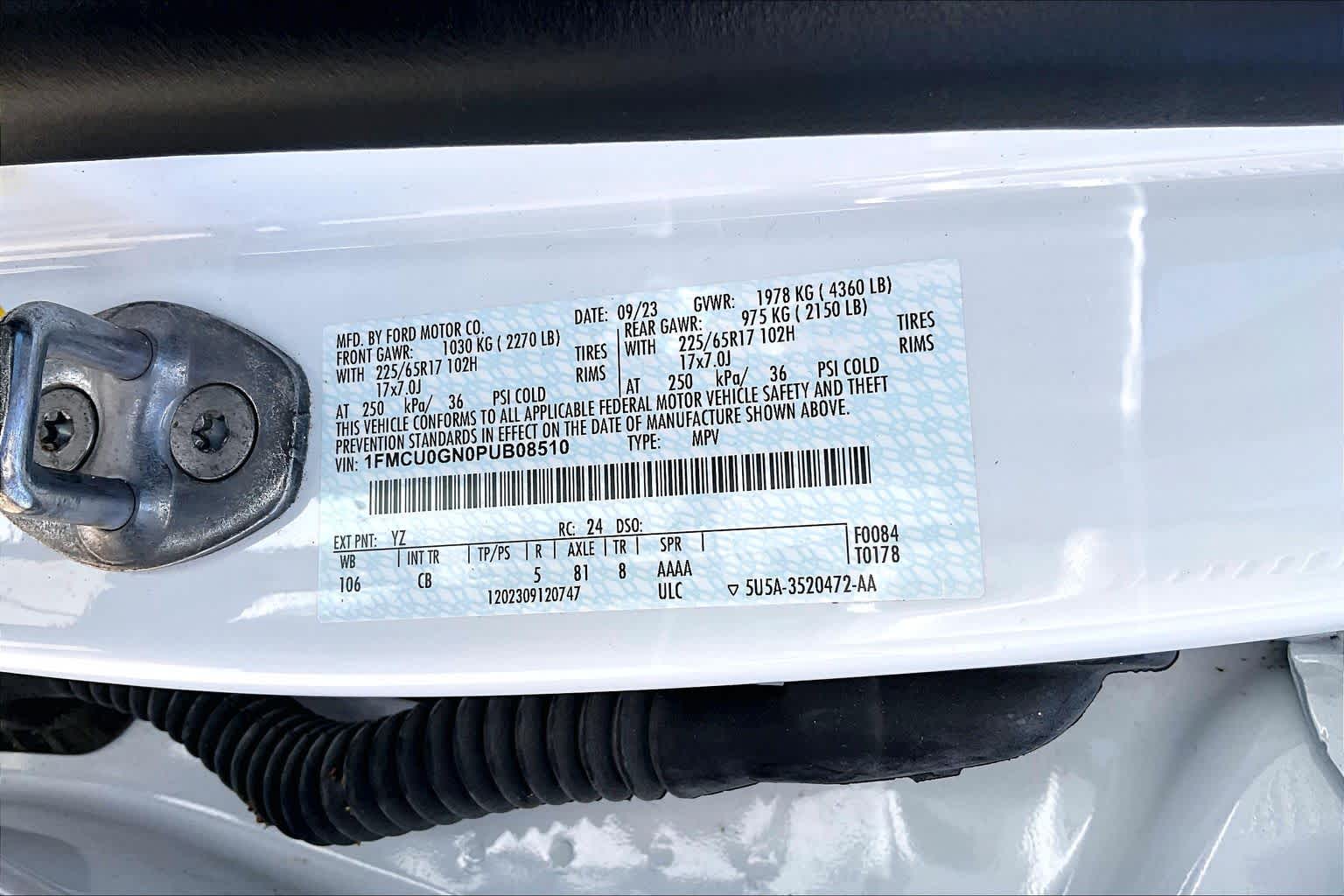 2023 Ford Escape Active Oxford White at Beck & Masten Kia