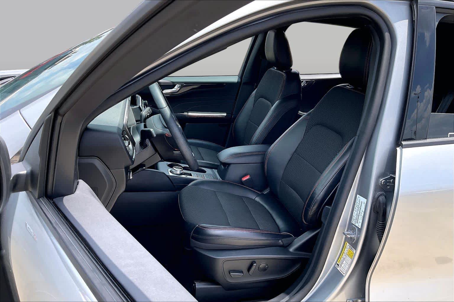 2023 Ford Escape ST-Line - 6