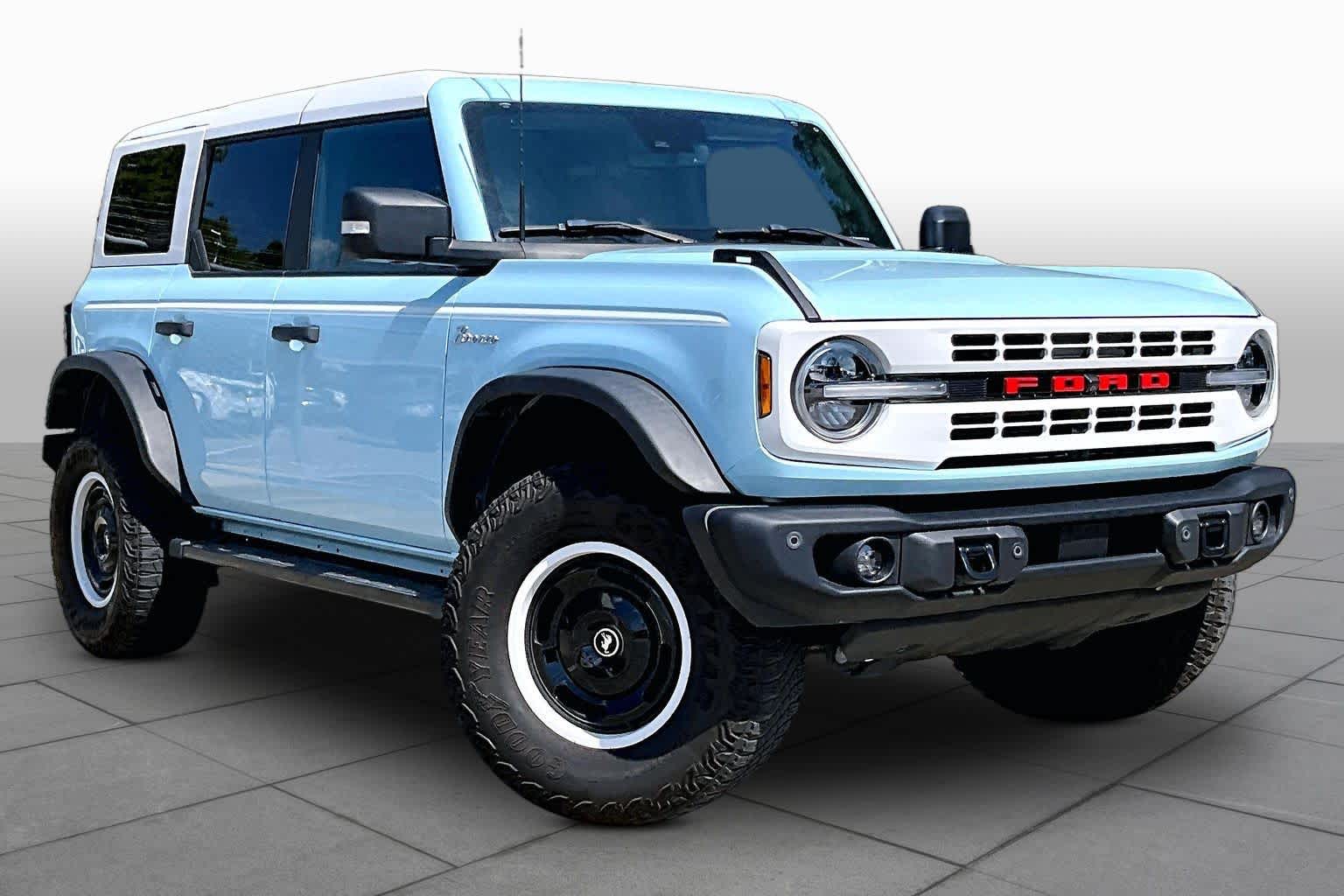 2024 Ford Bronco photo 3 of 33