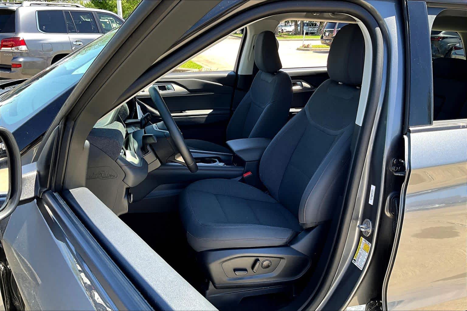 2025 Ford Explorer Active - 6