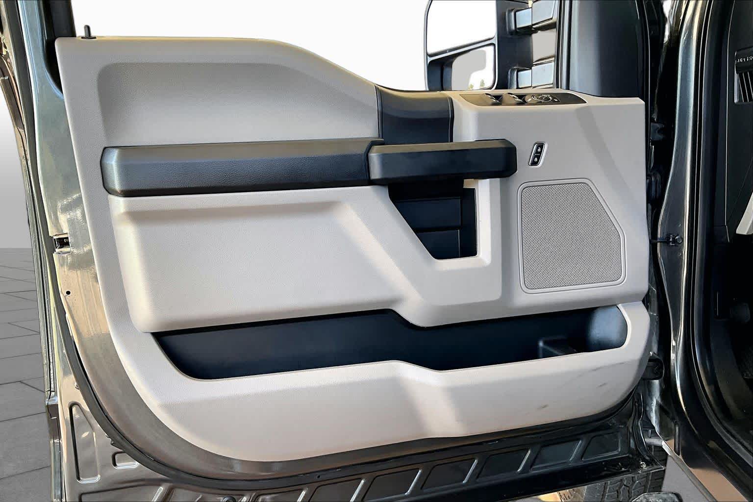 2018 Ford Super Duty F-250 Pickup photo 20 of 35