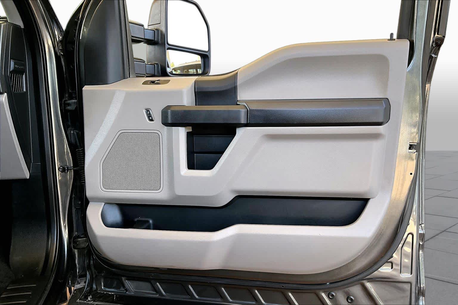 2018 Ford Super Duty F-250 Pickup photo 21 of 35