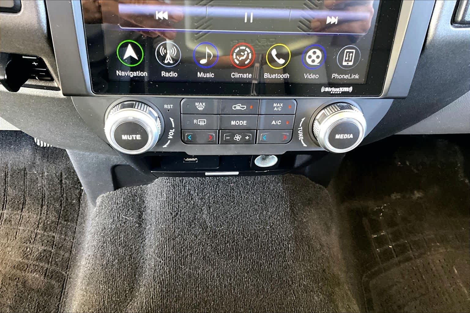 2018 Ford Super Duty F-250 Pickup photo 33 of 35
