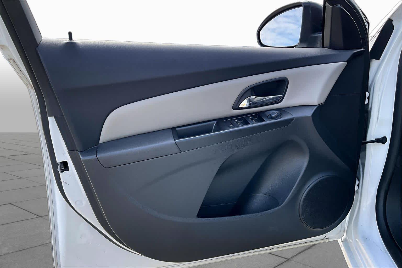 2014 Chevrolet Cruze photo 19 of 33