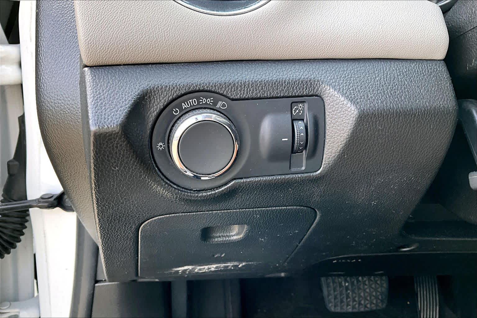 2014 Chevrolet Cruze photo 32 of 33