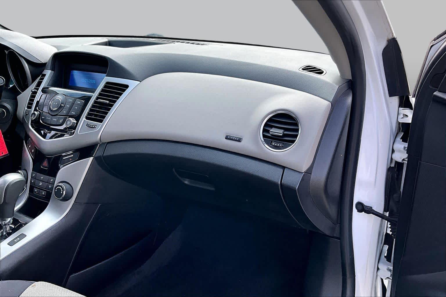 2014 Chevrolet Cruze photo 16 of 33