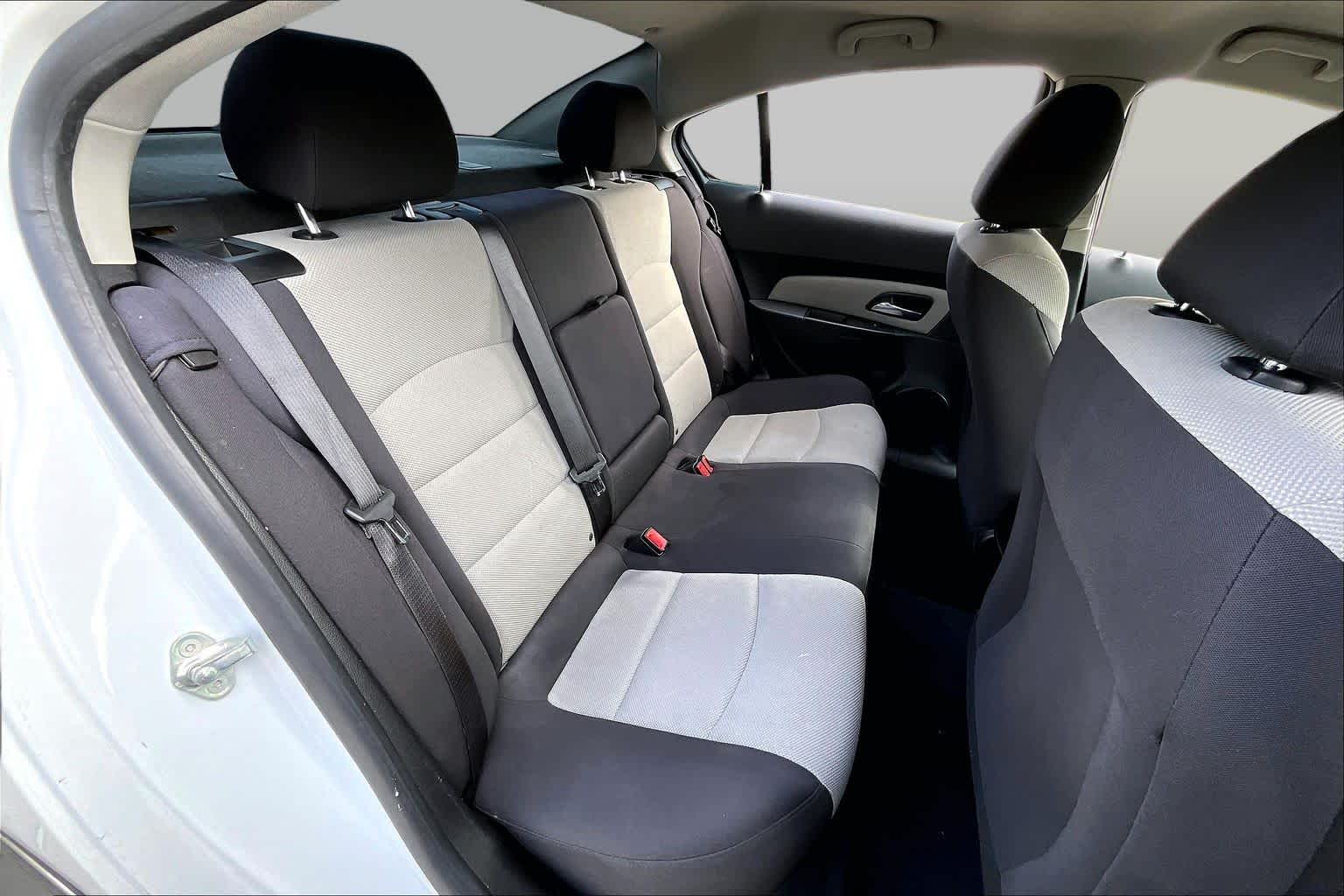 2014 Chevrolet Cruze photo 17 of 33