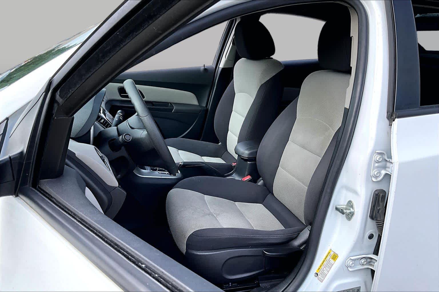 2014 Chevrolet Cruze photo 7 of 33