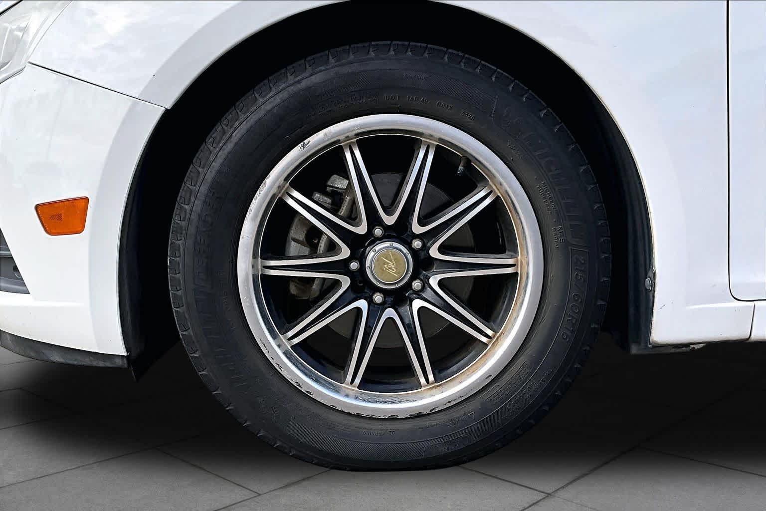 2014 Chevrolet Cruze photo 9 of 33