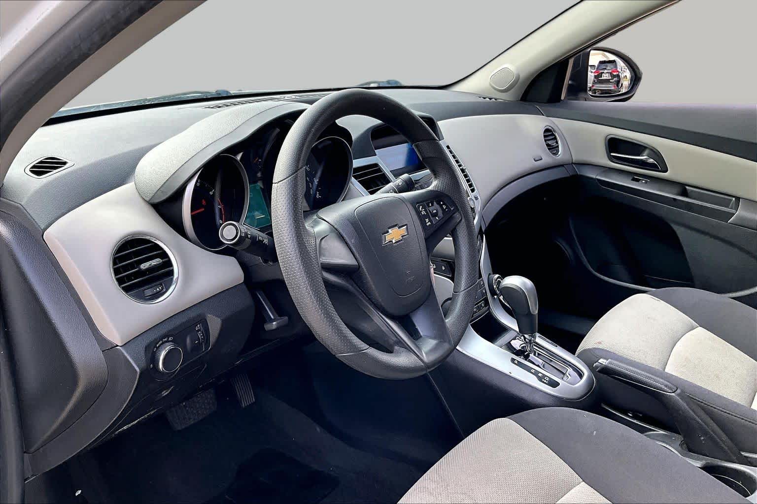2014 Chevrolet Cruze photo 15 of 33