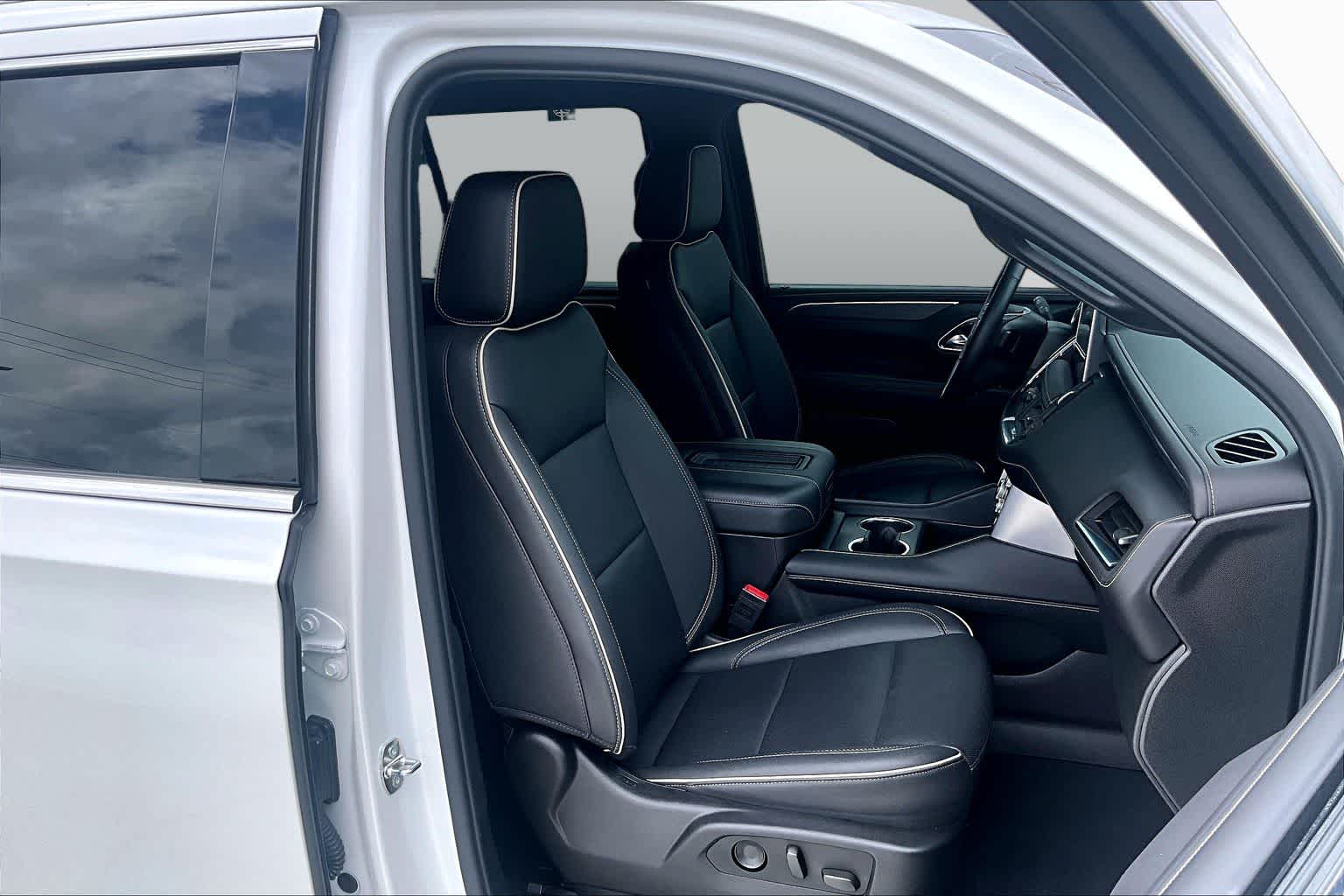 2024 GMC Yukon SLT White Frost Tricoat at Beck & Masten Kia