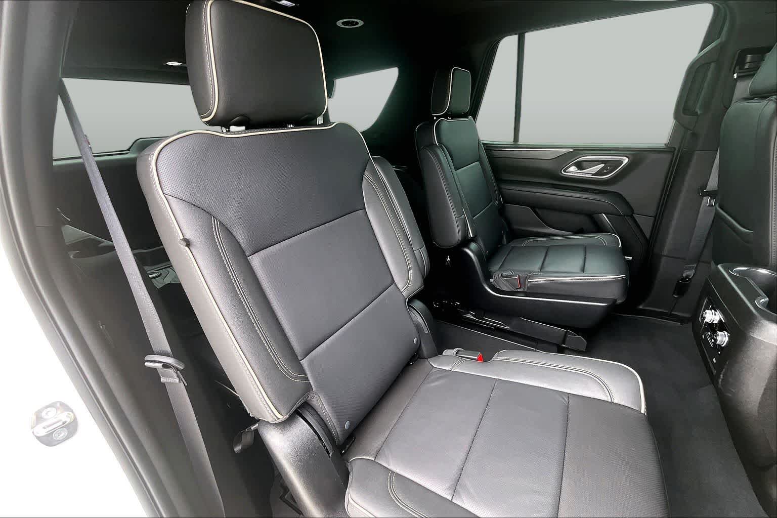 2024 GMC Yukon SLT White Frost Tricoat at Beck & Masten Kia