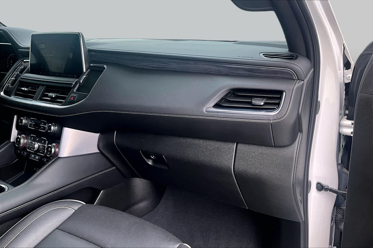 2024 GMC Yukon SLT White Frost Tricoat at Beck & Masten Kia