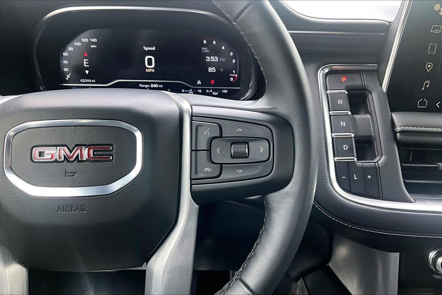 2024 GMC Yukon SLT White Frost Tricoat at Beck & Masten Kia