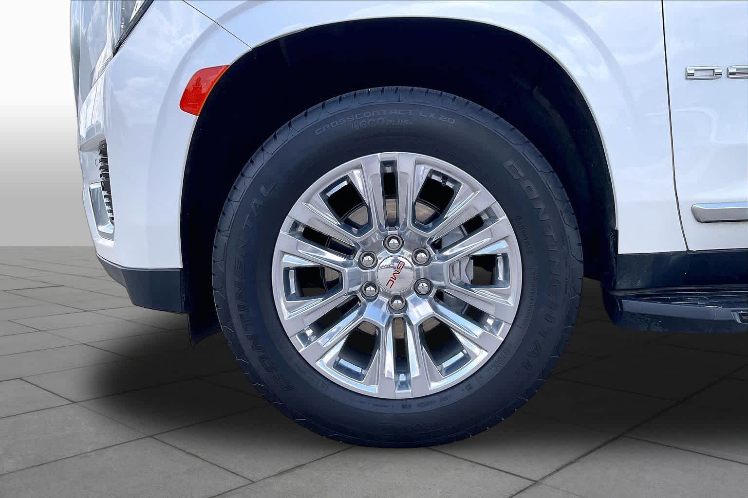 2024 GMC Yukon Denali Denali White Frost Tricoat at Group 1 GMC Buick South