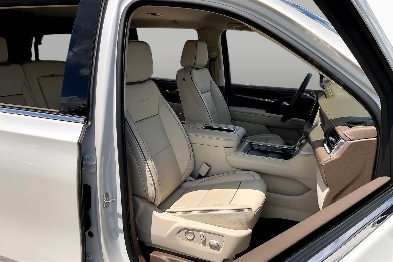 2024 GMC Yukon Denali Denali White Frost Tricoat at Group 1 GMC Buick South