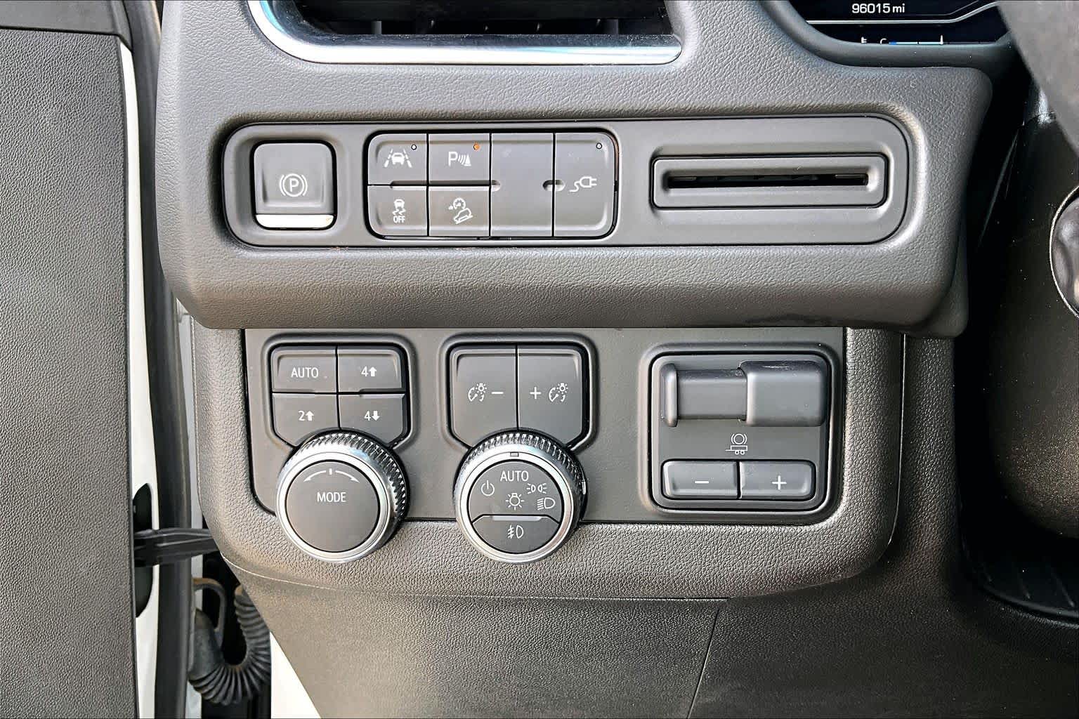 2022 GMC Yukon AT4 White Frost Tricoat at Mac Haik Ford