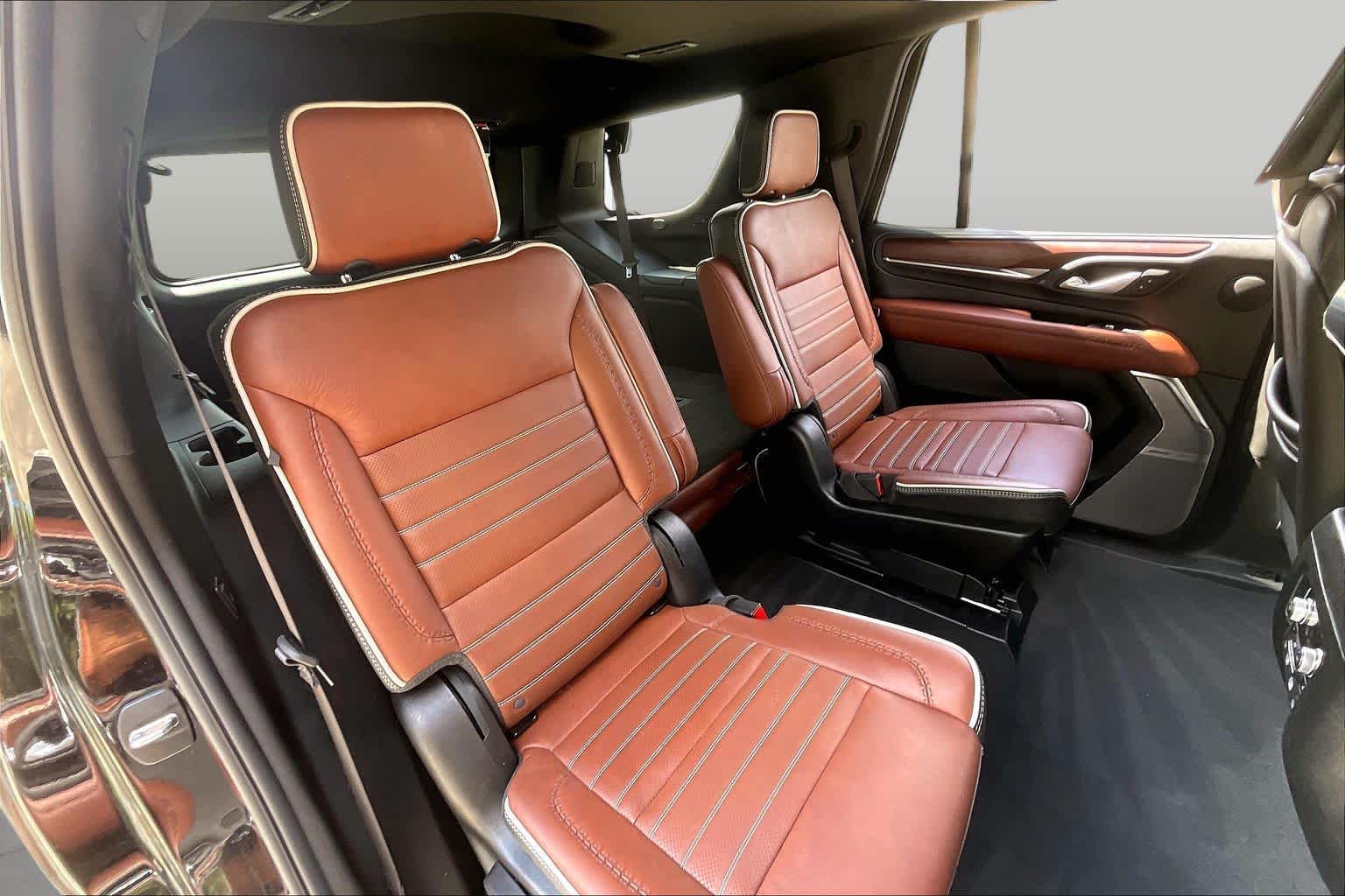 2024 GMC Yukon Denali Ultimate photo 18 of 35