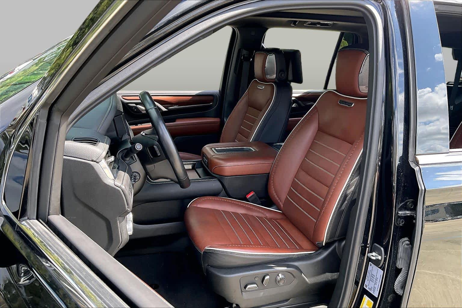 2024 GMC Yukon Denali Ultimate photo 7 of 35