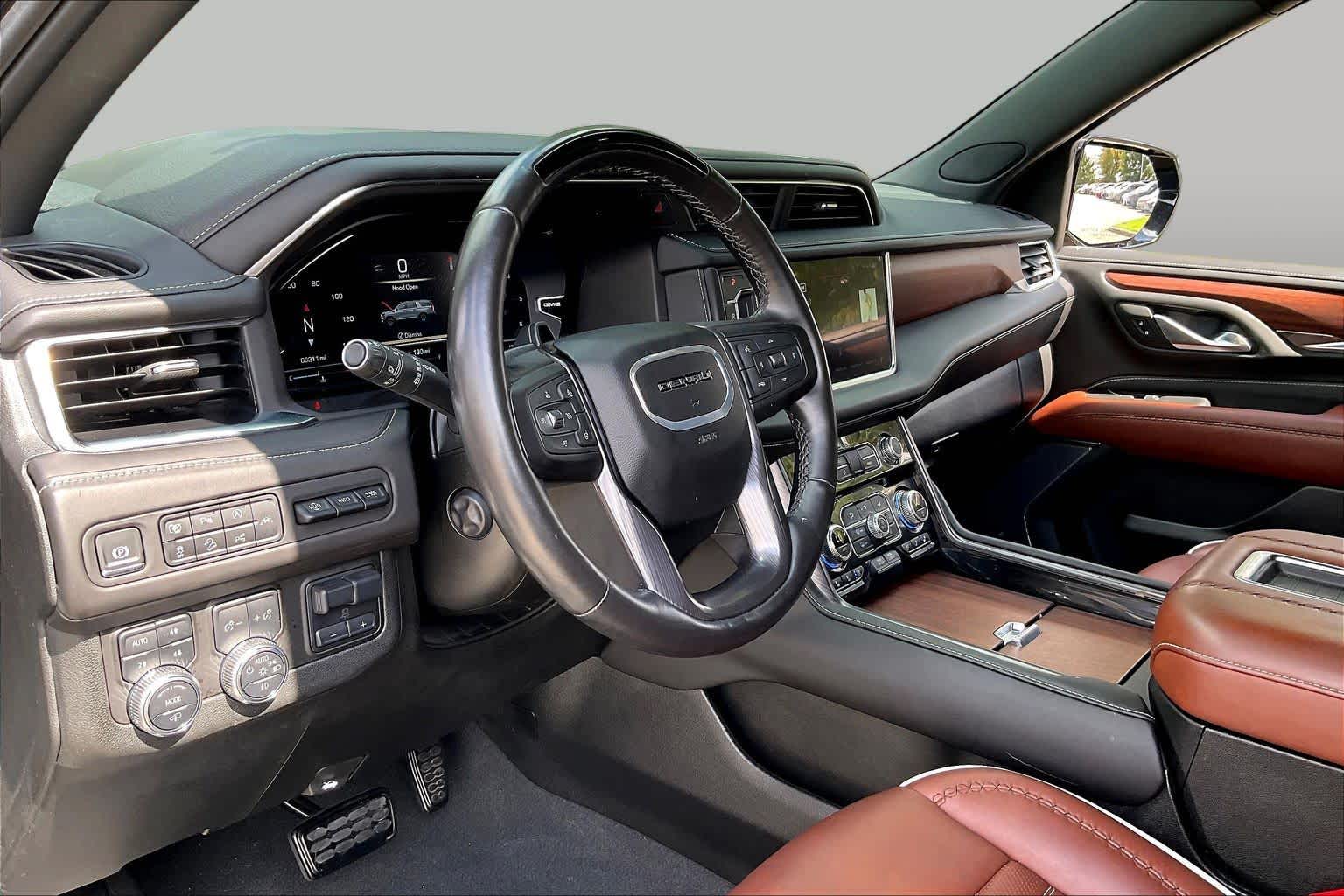 2024 GMC Yukon Denali Ultimate photo 16 of 35