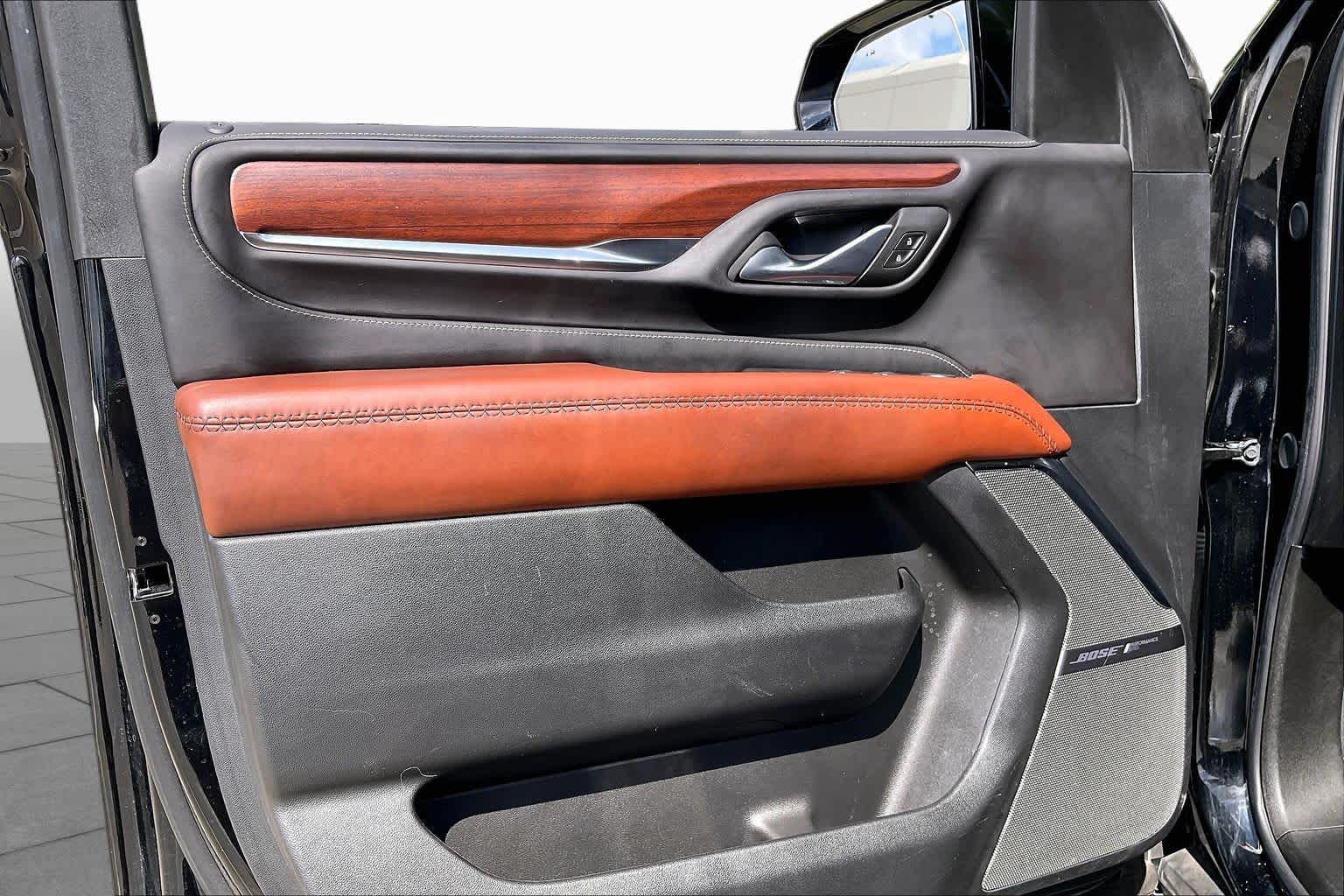 2024 GMC Yukon Denali Ultimate photo 20 of 35