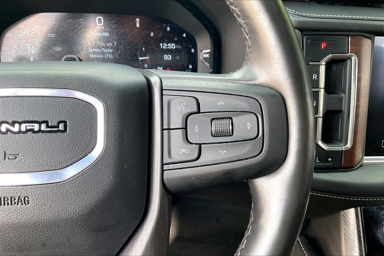2024 GMC Yukon Denali Ultimate photo 23 of 35