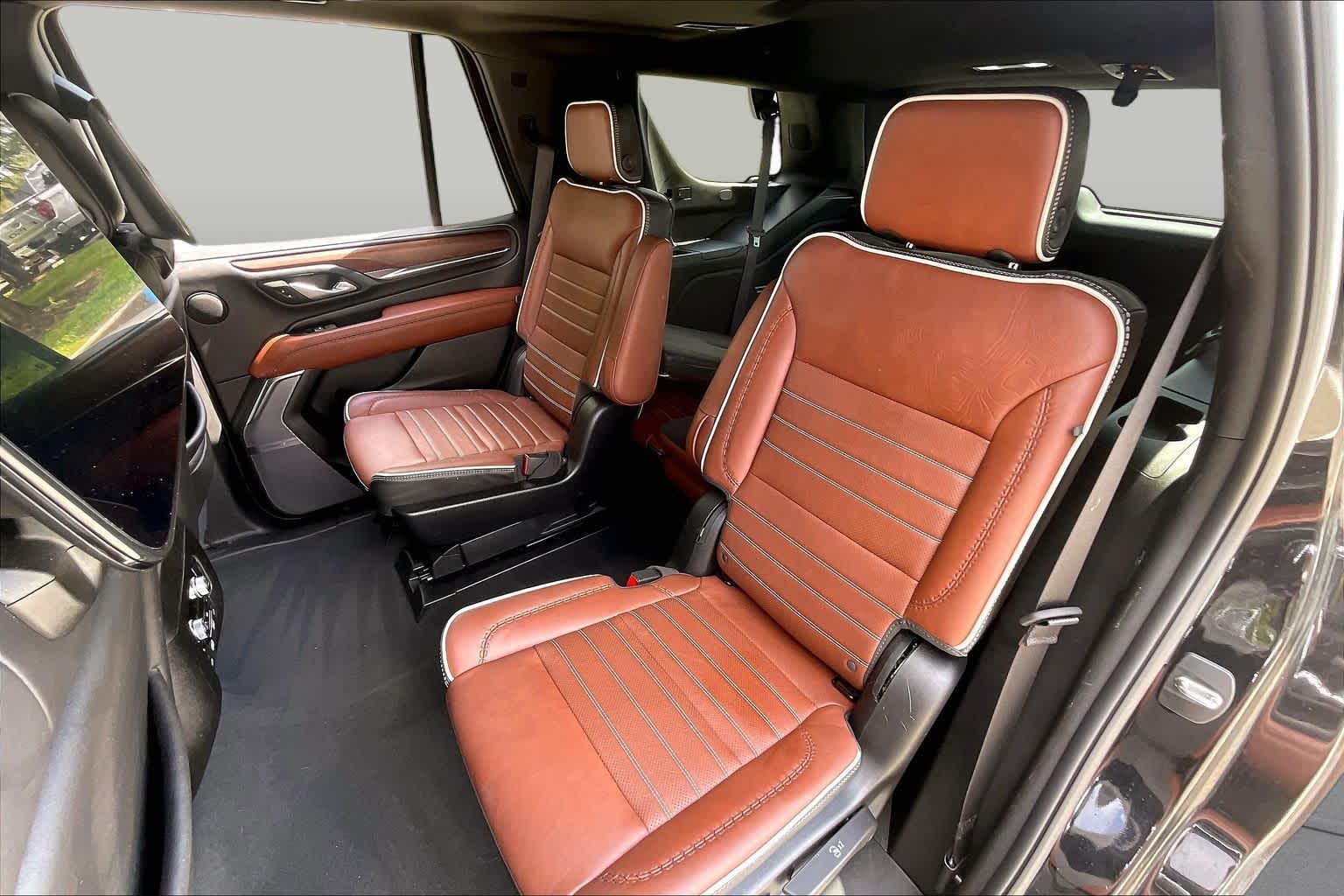 2024 GMC Yukon Denali Ultimate photo 19 of 35