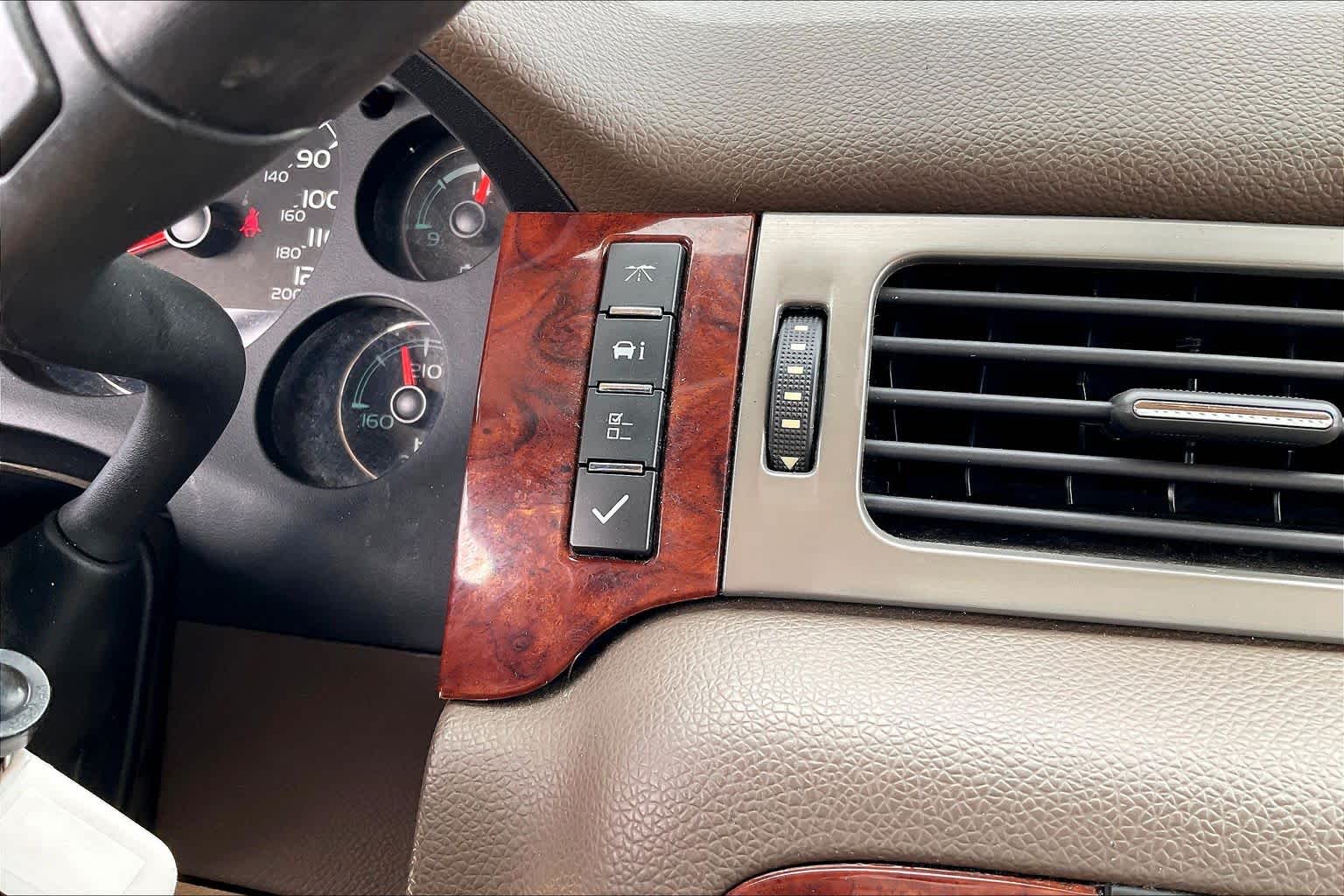 2013 Chevrolet Tahoe photo 34 of 35