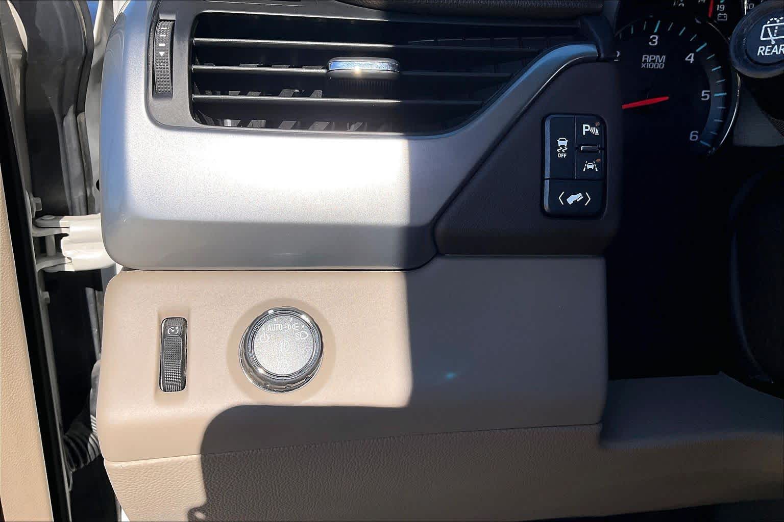 2019 Chevrolet Tahoe LT Iridescent Pearl Tricoat at AutoNation Ford Gulf Fwy